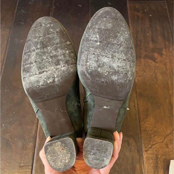 Green Suede Ankle Boots with gold detailing - Picture 4 of 5